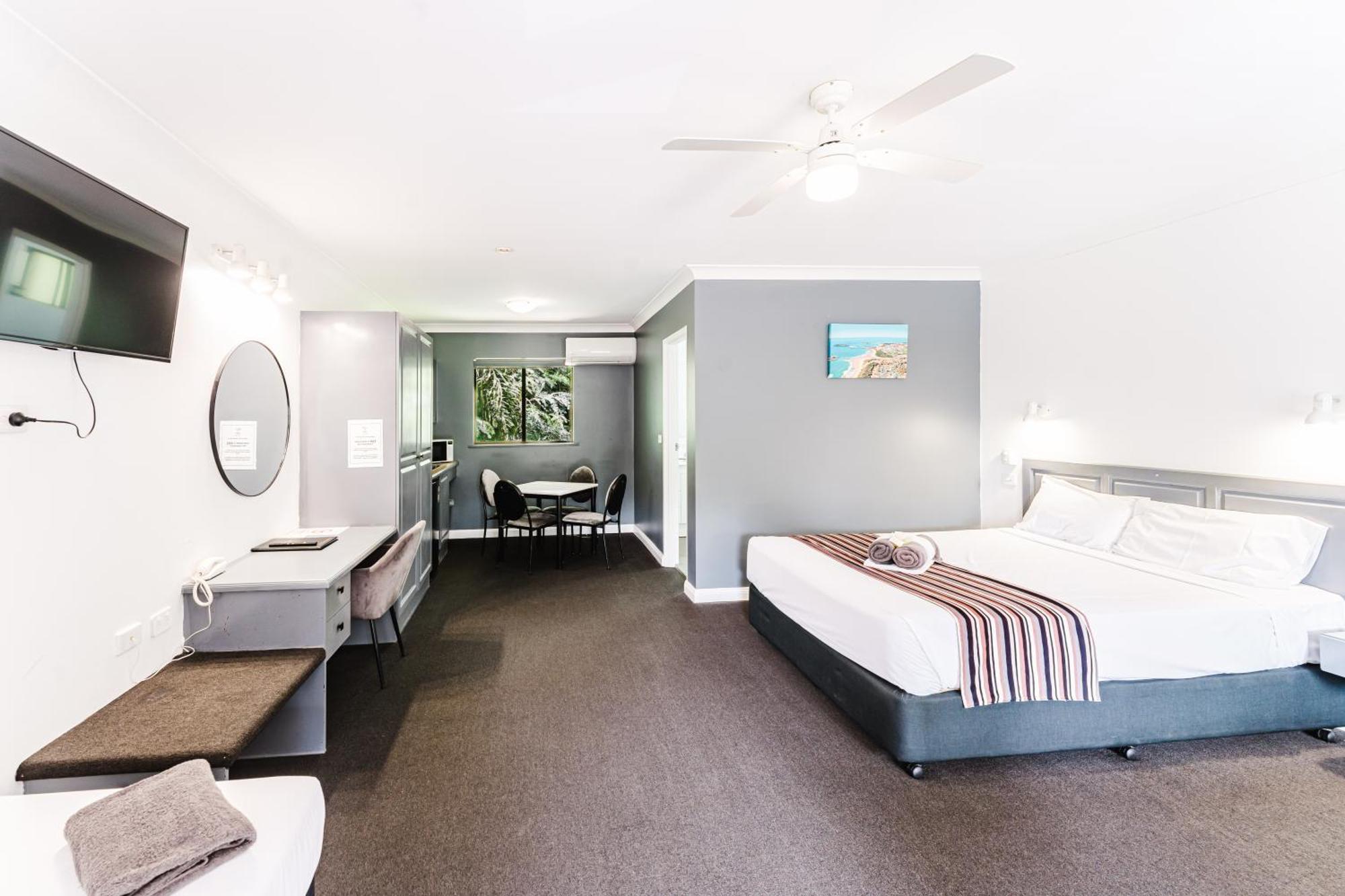 Country 2 Coast Motor Hotel