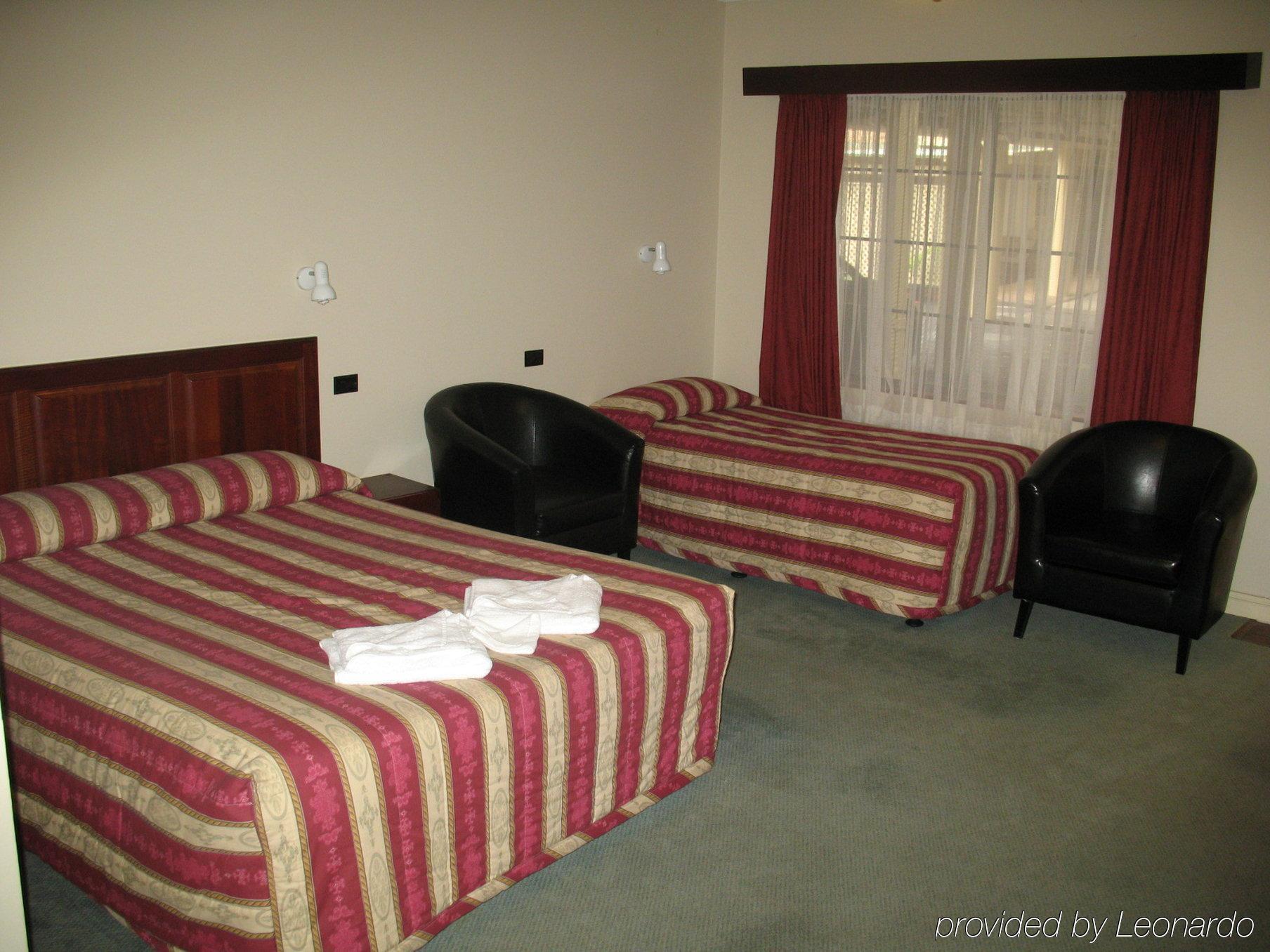 Country 2 Coast Motor Hotel