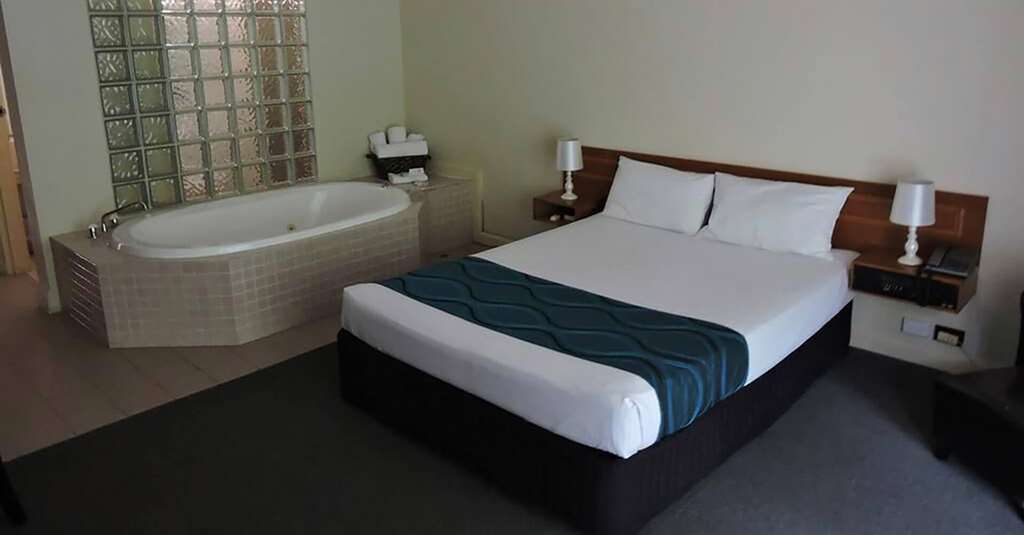 Country 2 Coast Motor 3*