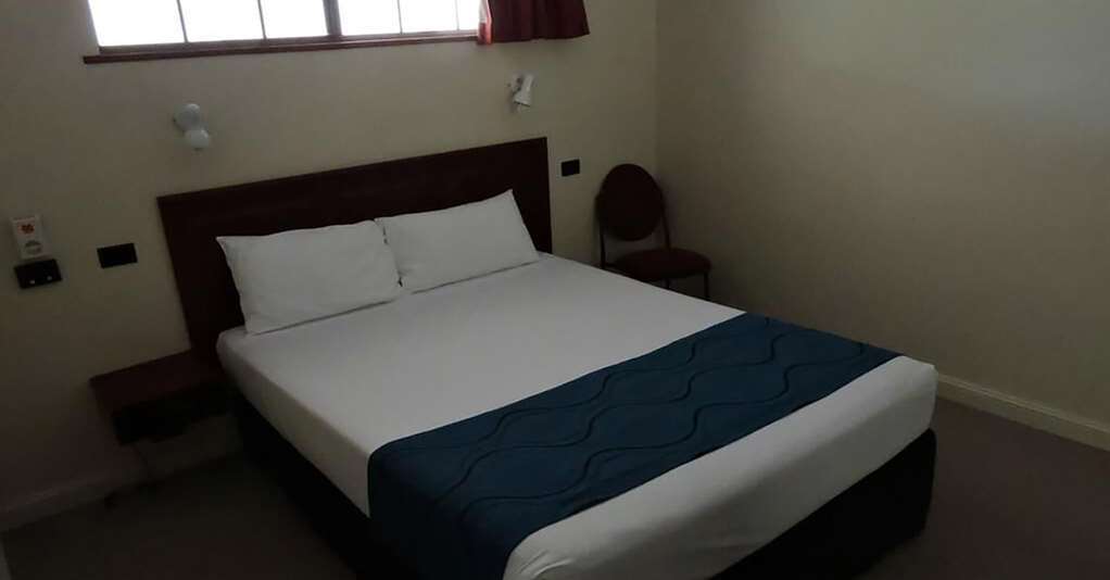 Country 2 Coast Motor Hotel