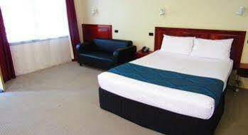 Country 2 Coast Motor Hotel